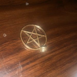 14k yellow gold pentagram pendant